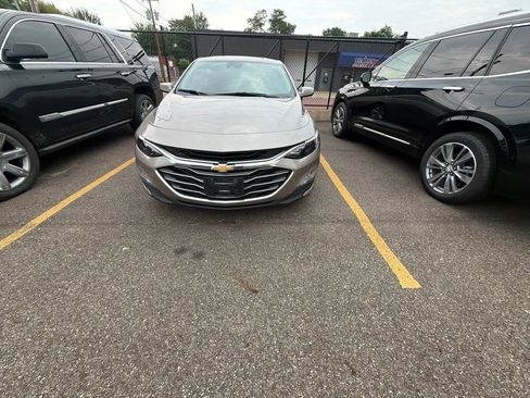 Used 2024 Chevrolet Malibu LT FWD image 2