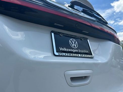 Used 2023 Chrysler Pacifica Touring-L FWD image 43