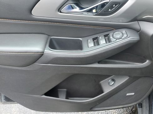 Used 2018 Chevrolet Traverse LT image 18