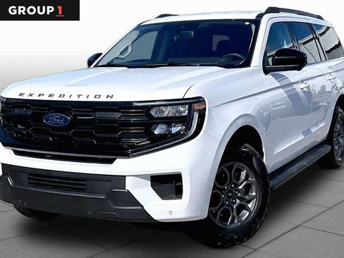 Used 2025 Ford Expedition Active AWD/4WD image 1