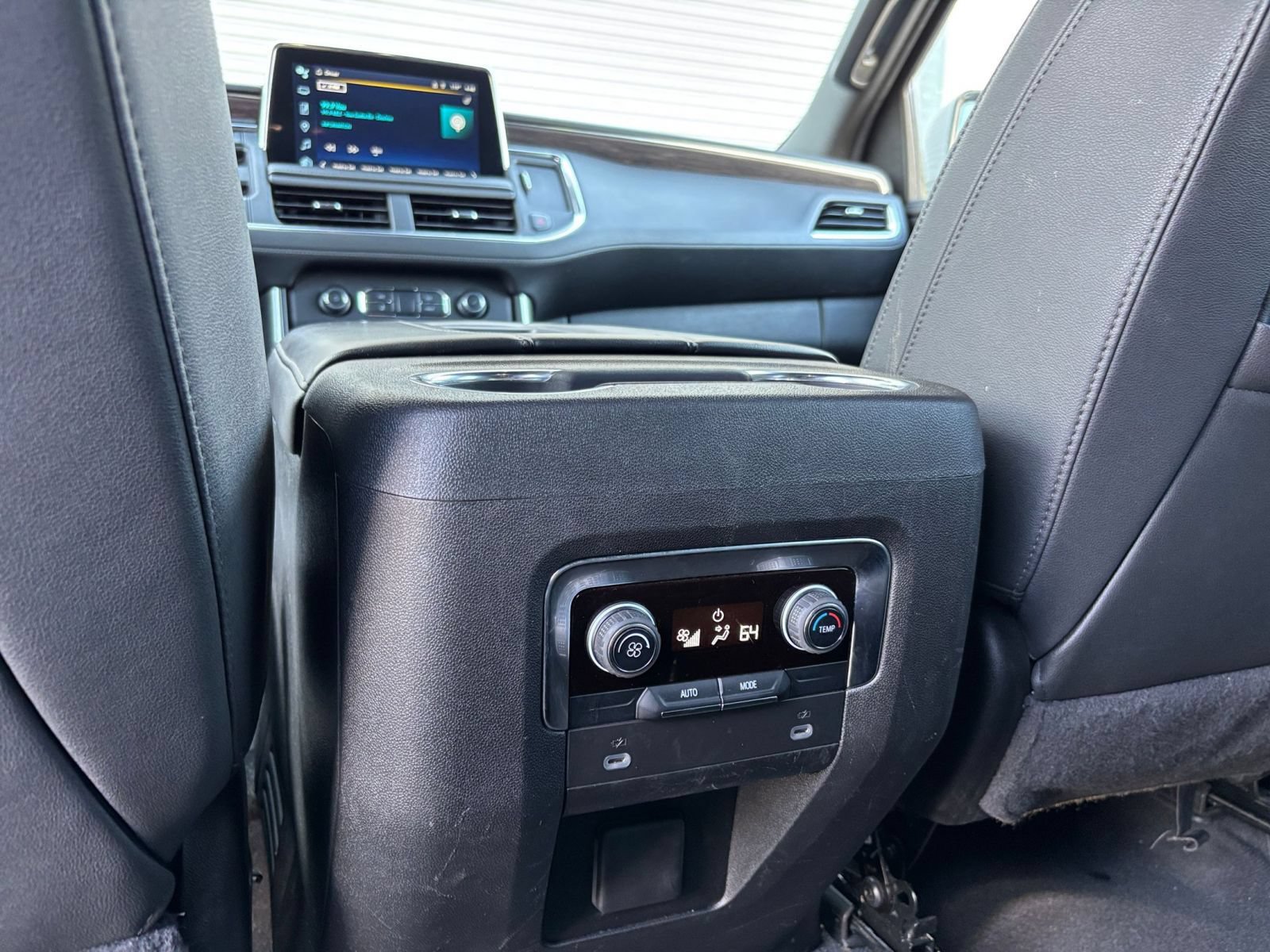 Used 2024 Chevrolet Suburban LT RWD image 24