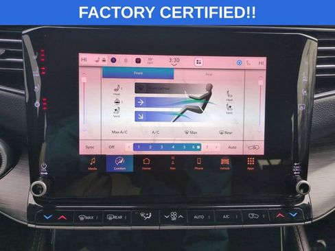 Certified 2024 Jeep Wagoneer Series II w/ Flexible Seating Group image 17