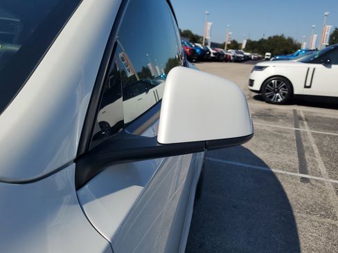 Used 2024 Tesla Model Y Long Range image 4