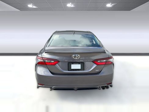 Used 2022 Toyota Camry SE image 10