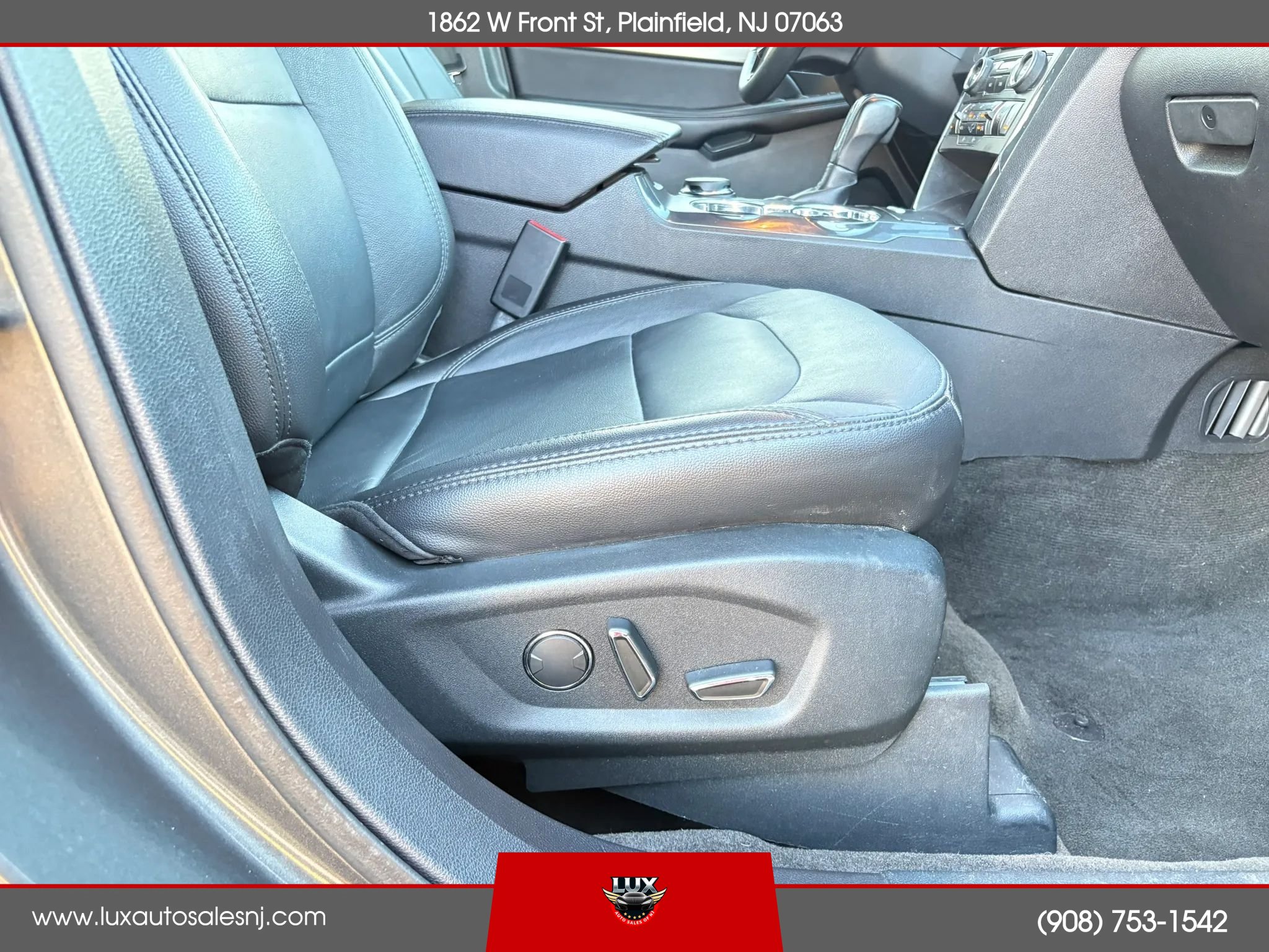 Used 2018 Ford Explorer XLT w/ Equipment Group 202A AWD/4WD image 27