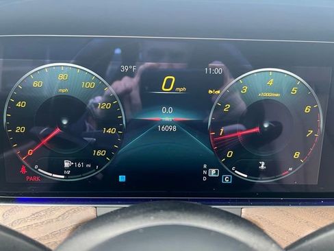 Used 2023 Mercedes-Benz E 350 4MATIC Sedan image 3