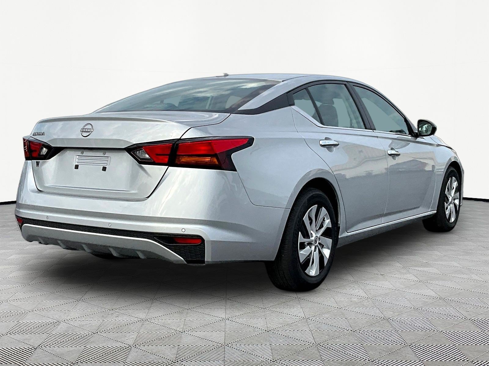 Used 2025 Nissan Altima 2.5 S FWD image 6