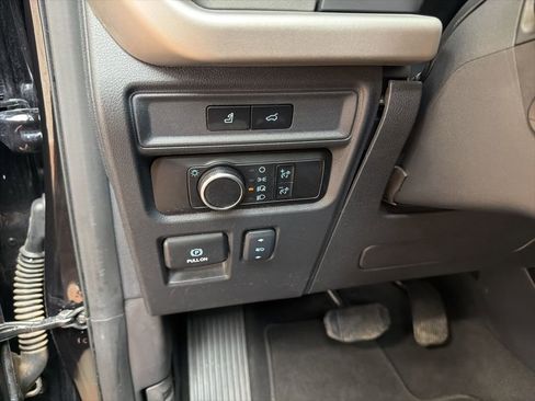 Used 2024 Ford Expedition XLT AWD/4WD image 26