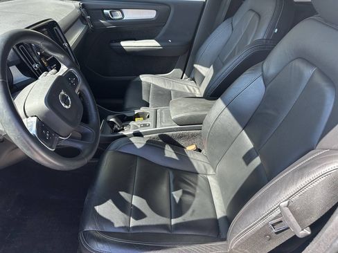 Used 2022 Volvo XC40 T5 Momentum AWD/4WD image 10