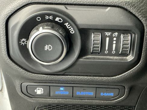 Used 2022 Jeep Wrangler Unlimited Rubicon 4xe image 12