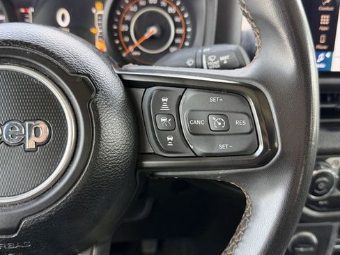 Used 2024 Jeep Gladiator Willys image 19