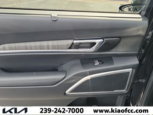 Certified 2024 Kia Telluride EX w/ EX Captain's Chair Package FWD image 15