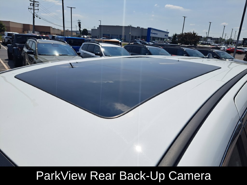 Certified 2026 Chrysler Pacifica Limited FWD image 9