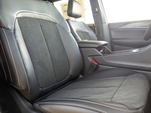 New 2025 Jeep Grand Cherokee L Altitude image 38