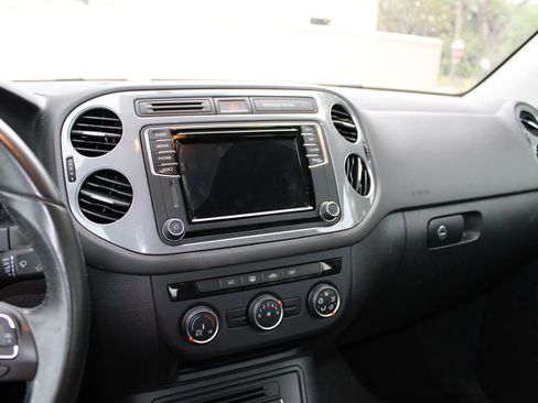 Used 2017 Volkswagen Tiguan Limited w/ Premium Package FWD image 11