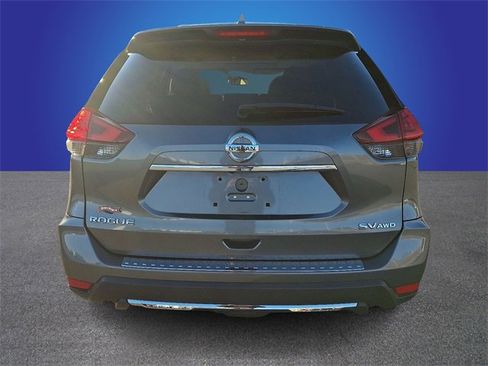 Used 2017 Nissan Rogue SV image 5
