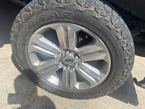 Used 2019 Ford F150 XLT w/ Equipment Group 302A Luxury AWD/4WD image 17