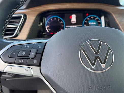 Used 2025 Volkswagen Atlas SE image 25