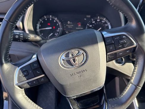 Used 2021 Toyota Highlander XLE image 7