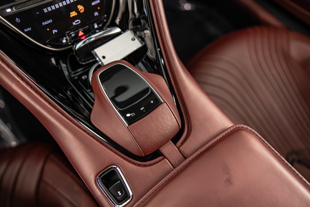 Used 2018 Aston Martin DB11 Coupe RWD image 28