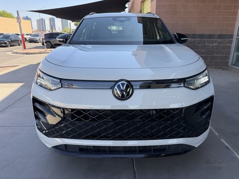 Used 2025 Volkswagen Tiguan SE R-Line AWD/4WD image 10