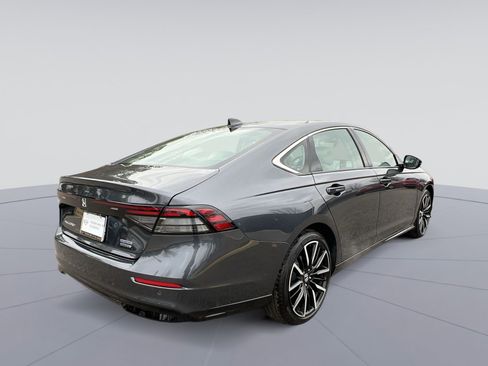 Used 2025 Honda Accord Touring image 9