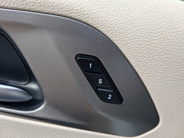 Used 2024 Chrysler Pacifica Touring-L FWD image 14