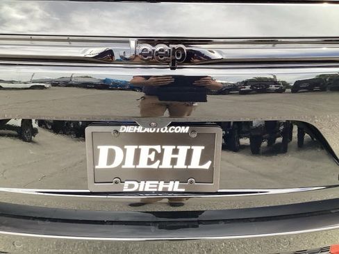 New 2025 Jeep Grand Cherokee Limited w/ Black Appearance Package image 11