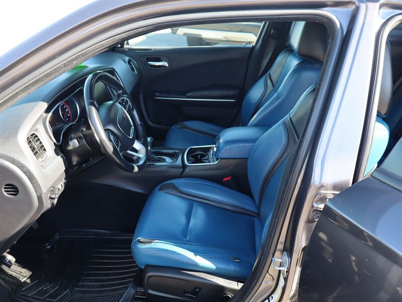 Used 2015 Dodge Charger SXT RWD image 14