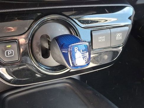 Used 2020 Toyota Prius LE AWD/4WD image 16