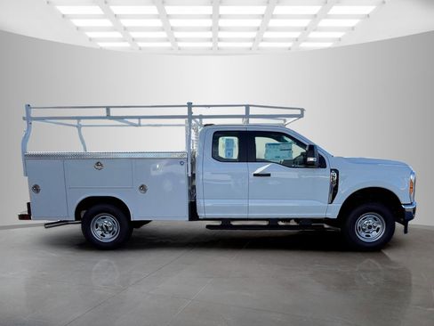 New 2025 Ford F250 XLT image 3