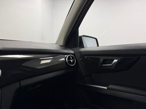 Used 2015 Mercedes-Benz GLK 350 4MATIC image 48