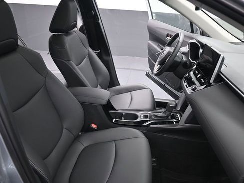 Used 2023 Toyota Corolla Cross XLE w/ Convenience Package image 27