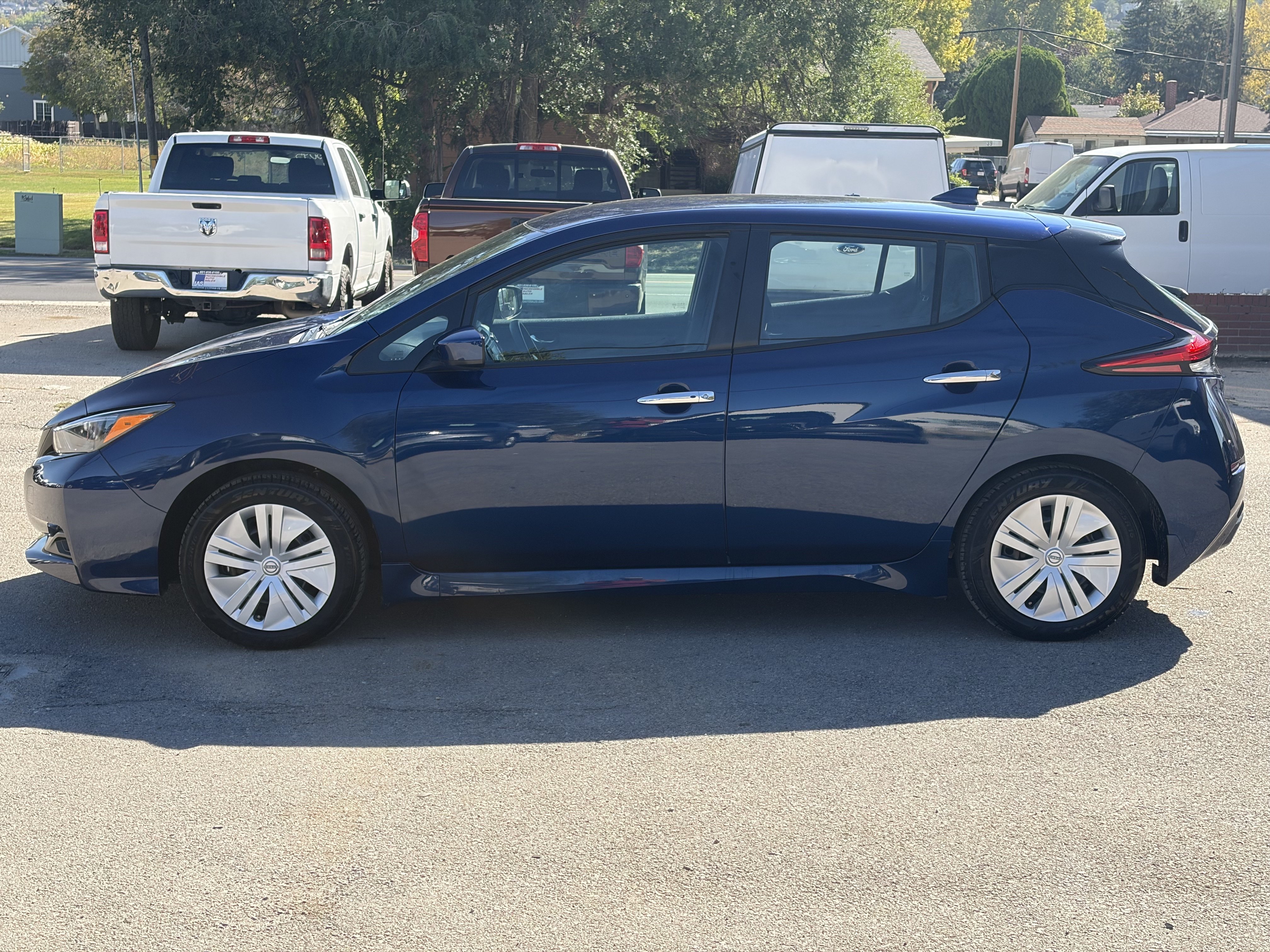 Used 2025 Nissan Leaf S FWD image 3
