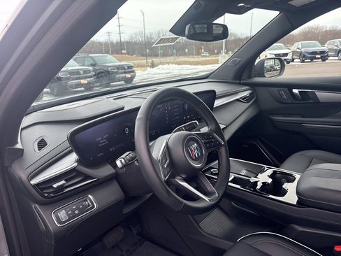 Used 2025 Buick Enclave Preferred image 12