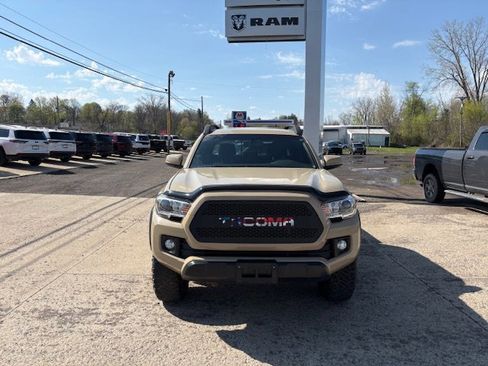 Used 2017 Toyota Tacoma TRD Off-Road w/ Tow Package image 2