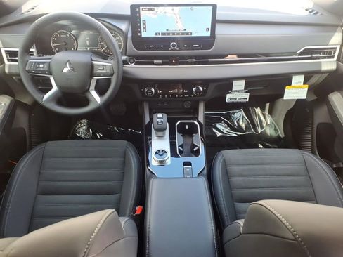 Used 2026 Mitsubishi Outlander LE FWD image 14