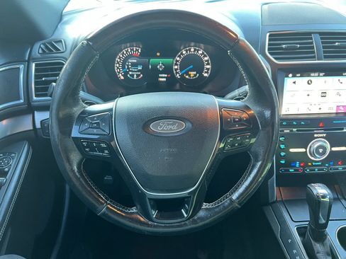 Used 2017 Ford Explorer Platinum AWD/4WD image 8
