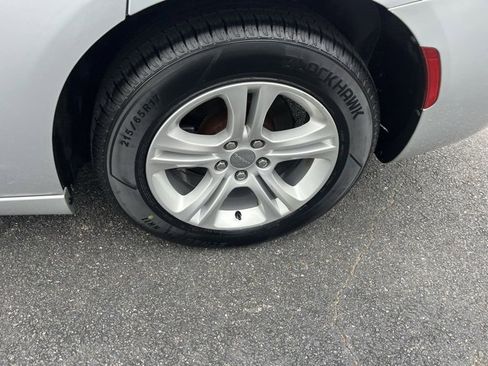 Used 2019 Dodge Charger SXT image 27