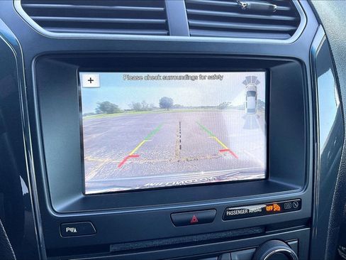 Used 2018 Ford Explorer XLT w/ Equipment Group 202A FWD image 25