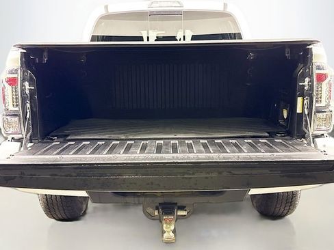 Used 2022 Toyota Tacoma TRD Off-Road image 25