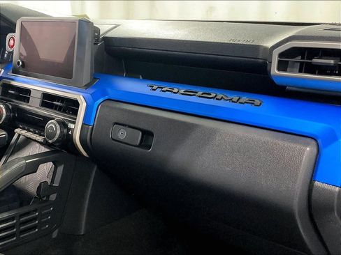 Used 2025 Toyota Tacoma TRD Off-Road image 14