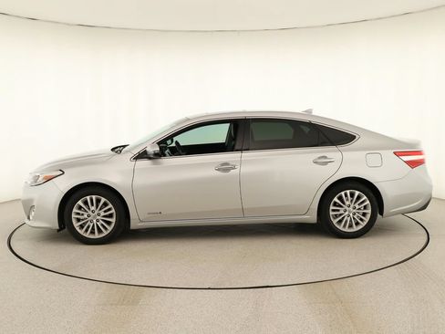 Used 2014 Toyota Avalon Limited w/ Technology Package FWD image 2