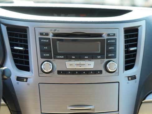 Used 2013 Subaru Outback 2.5i Premium AWD/4WD image 22
