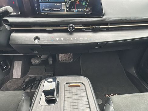Used 2024 Nissan Ariya AWD image 22