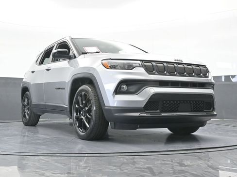 Used 2022 Jeep Compass Latitude FWD image 58