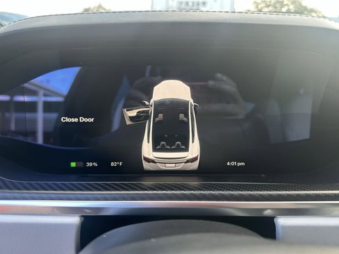 Used 2022 Tesla Model X Plaid image 10