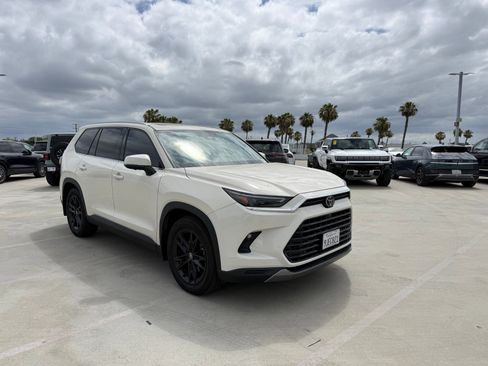 Used 2024 Toyota Grand Highlander FWD image 4