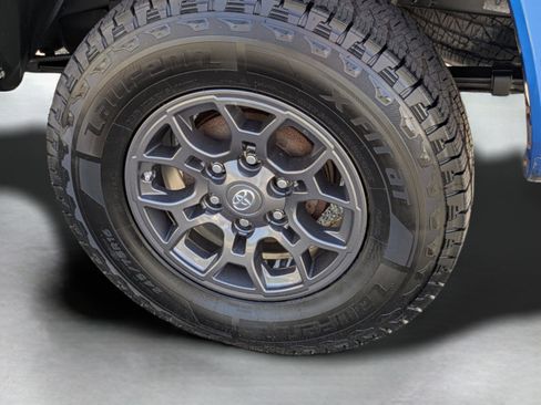 Used 2018 Toyota Tacoma SR5 image 9