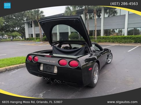 Used 2004 Chevrolet Corvette Coupe RWD image 16